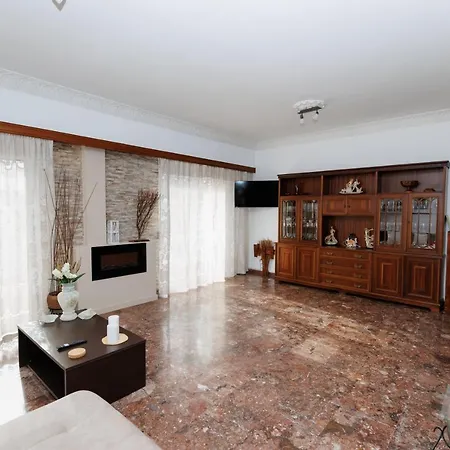 Apartment 5th Floor *